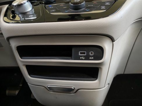 Used 2017 Chrysler Pacifica Touring-L image 10