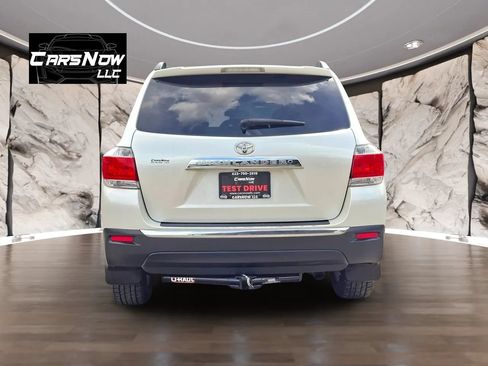 Used 2012 Toyota Highlander FWD w/ Tech Pkg image 5