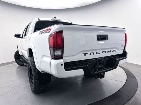 Used 2019 Toyota Tacoma TRD Off-Road w/ Technology Package AWD/4WD image 8