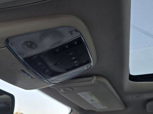 Used 2017 Chrysler 300 C image 27