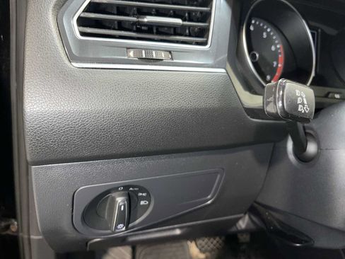 Used 2020 Volkswagen Tiguan SE w/ Panoramic Sunroof Package AWD/4WD image 24