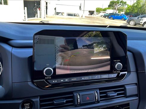 Used 2025 Nissan Pathfinder S image 25