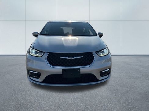 Certified 2023 Chrysler Pacifica Touring-L image 10
