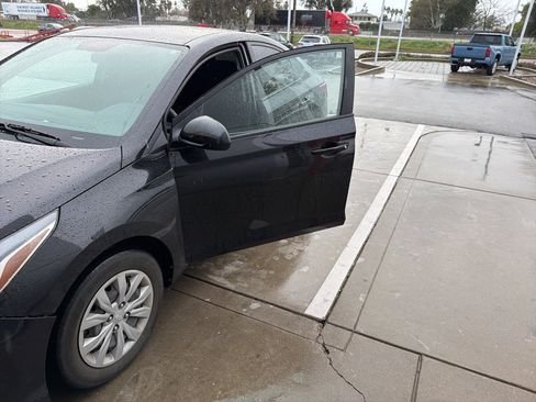 Used 2022 Hyundai Accent SE image 2