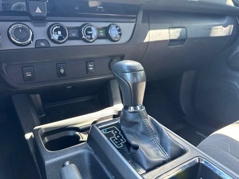 Used 2017 Toyota Tacoma TRD Off-Road w/ Tow Package (A/T) AWD/4WD image 13