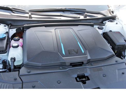 Used 2024 Hyundai Ioniq 5 Limited image 36