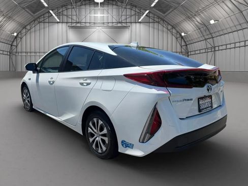 Used 2021 Toyota Prius Prime XLE w/ Carpet Mat Package (TMS) FWD image 4