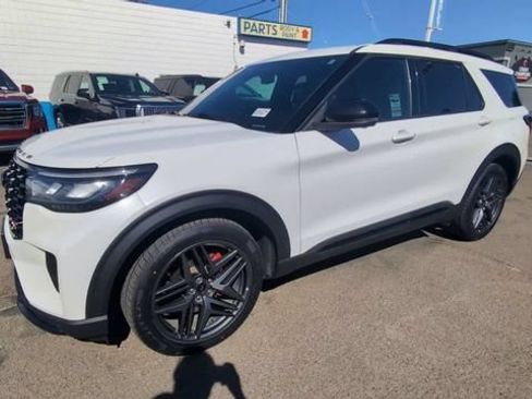 Used 2025 Ford Explorer ST AWD/4WD image 4