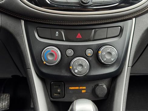 Used 2018 Chevrolet Trax LT w/ LT Convenience Package AWD/4WD image 12