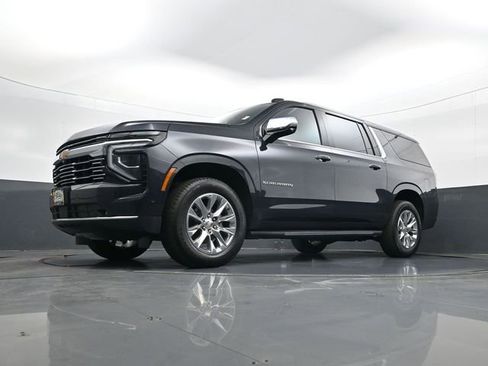 Used 2025 Chevrolet Suburban Premier AWD/4WD image 22