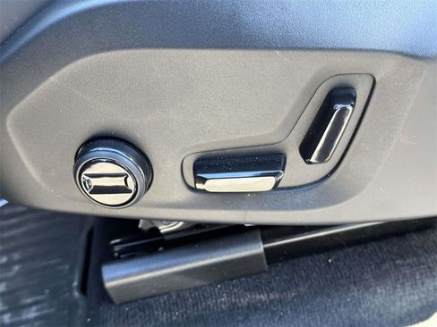 Certified 2026 Volvo XC90 B6 Plus w/ Protection Package Premier image 18