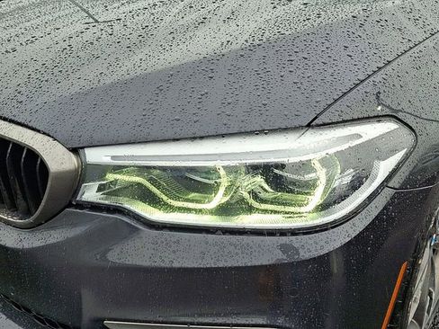 Used 2019 BMW M550i xDrive w/ Dynamic Handling Package image 9