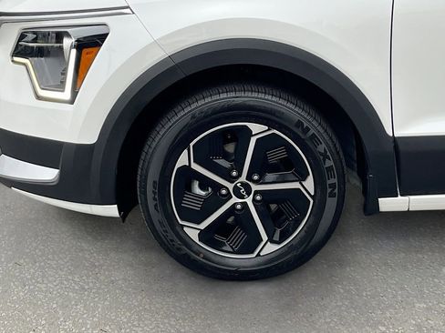 Certified 2024 Kia Niro EX image 29