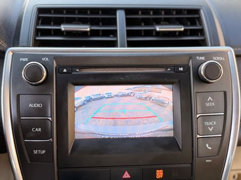 Used 2017 Toyota Camry LE FWD image 30