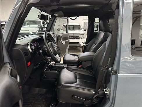 Used 2013 Jeep Wrangler Unlimited Rubicon AWD/4WD image 19