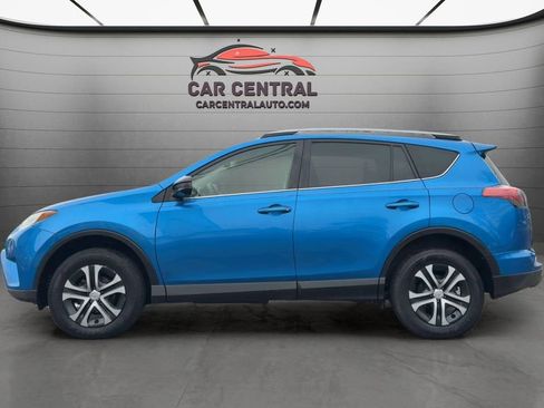 Used 2018 Toyota RAV4 LE w/ Carpet Mat Package AWD/4WD image 2