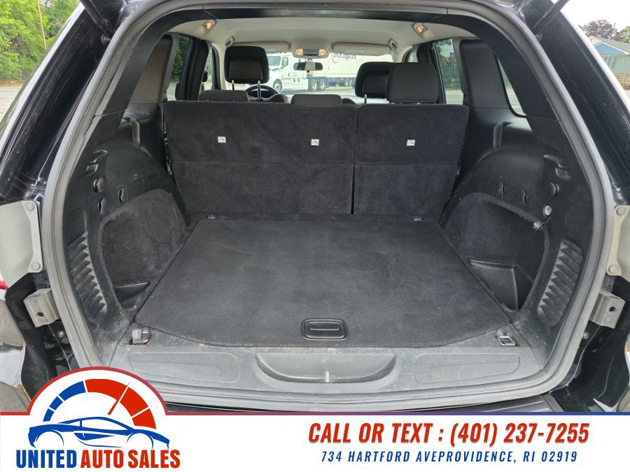 Used 2012 Jeep Grand Cherokee Laredo w/ Laredo E Group AWD/4WD image 11