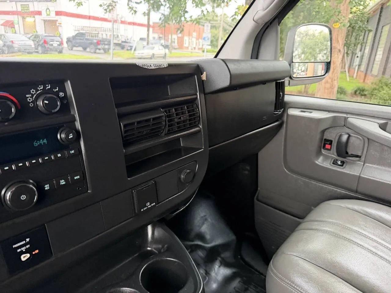 Used 2015 Chevrolet Express 2500 w/ Cold Climate Package RWD image 28