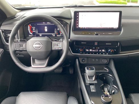 Certified 2025 Nissan Rogue SL w/ SL Premium Package AWD/4WD image 18