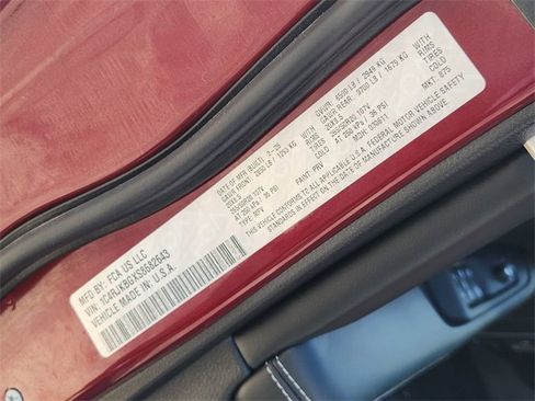 Used 2025 Jeep Grand Cherokee L Limited w/ Black Appearance Package image 33