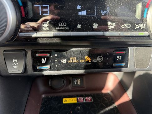 Used 2023 Toyota RAV4 Limited image 30