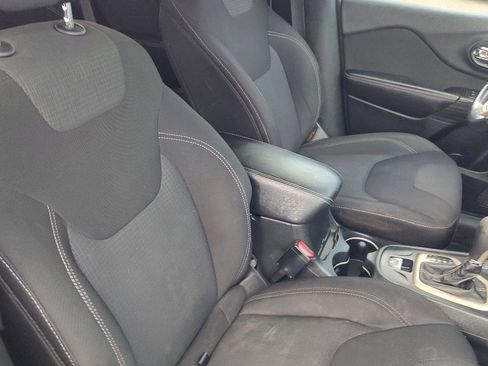 Used 2015 Jeep Cherokee Latitude AWD/4WD image 25