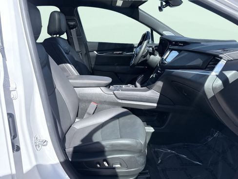 Used 2025 Cadillac XT5 Premium Luxury image 42