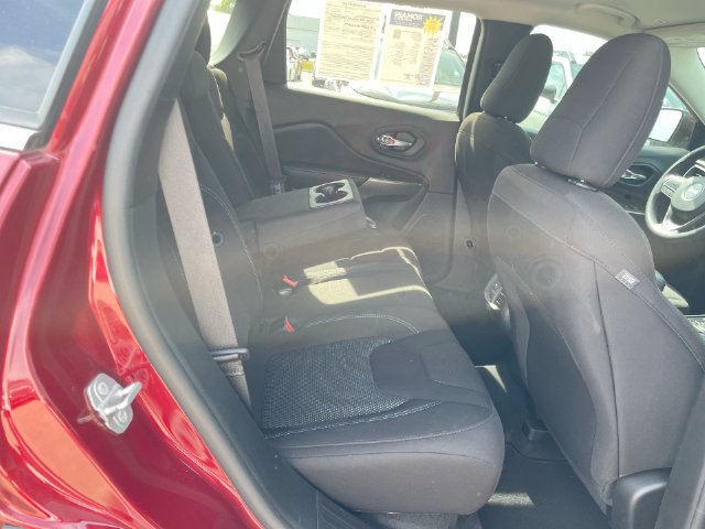 Used 2019 Jeep Cherokee Latitude w/ Popular Appearance Group AWD/4WD image 15