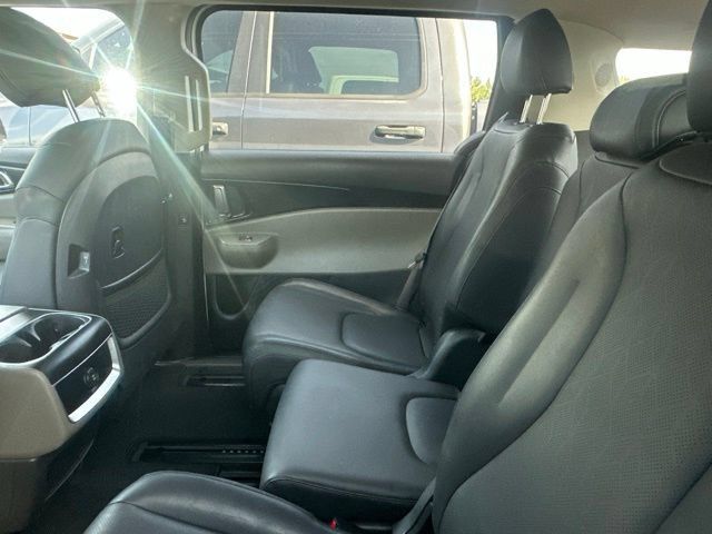 Used 2025 Kia Carnival FWD image 18