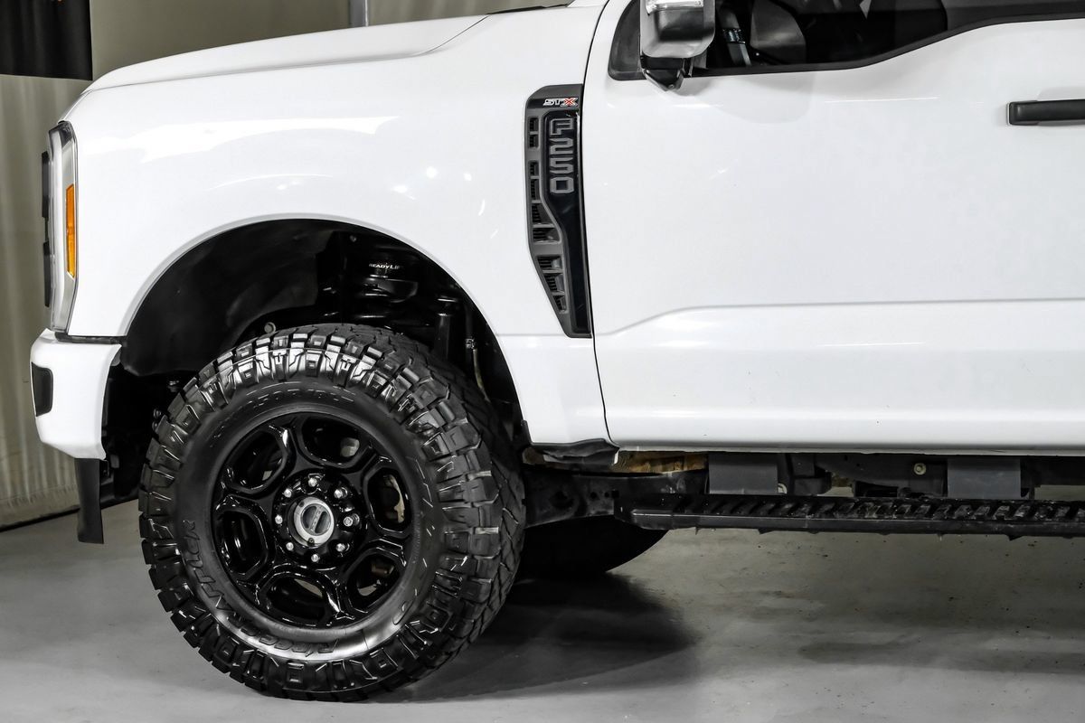 Used 2023 Ford F250 XL w/ STX Appearance Package AWD/4WD image 12