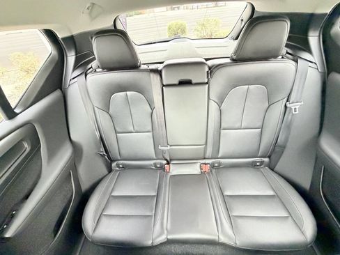 Used 2019 Volvo XC40 T5 Momentum AWD/4WD image 14