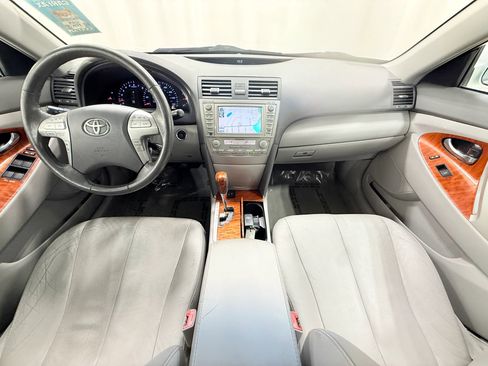 Used 2011 Toyota Camry XLE w/ SE/XLE Extra-Value Pkg image 18