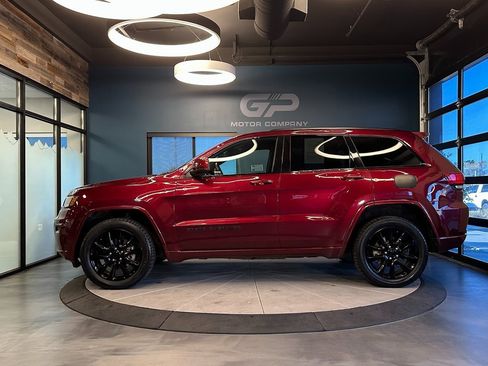 Used 2018 Jeep Grand Cherokee Altitude image 6