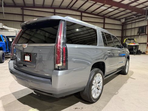 Used 2019 Cadillac Escalade ESV Premium Luxury RWD image 5