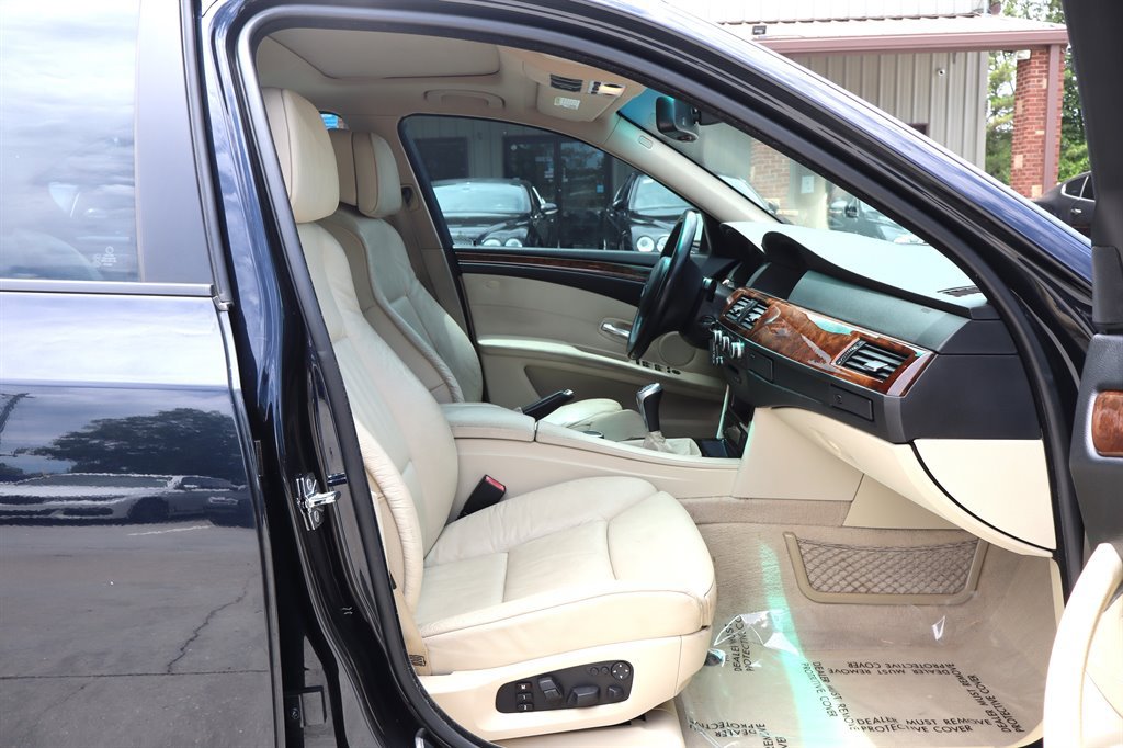 Used 2008 BMW 550i Sedan w/ Sport Pkg RWD image 17