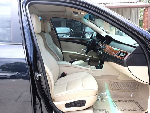 Used 2008 BMW 550i Sedan w/ Sport Pkg RWD image 17