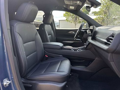 Used 2025 Chevrolet Traverse LT FWD image 19