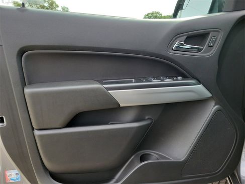 Used 2022 Chevrolet Colorado LT w/ LT Convenience Package image 16