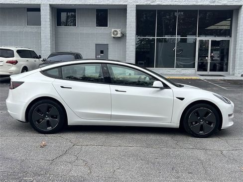 Used 2022 Tesla Model 3 Standard Range image 25