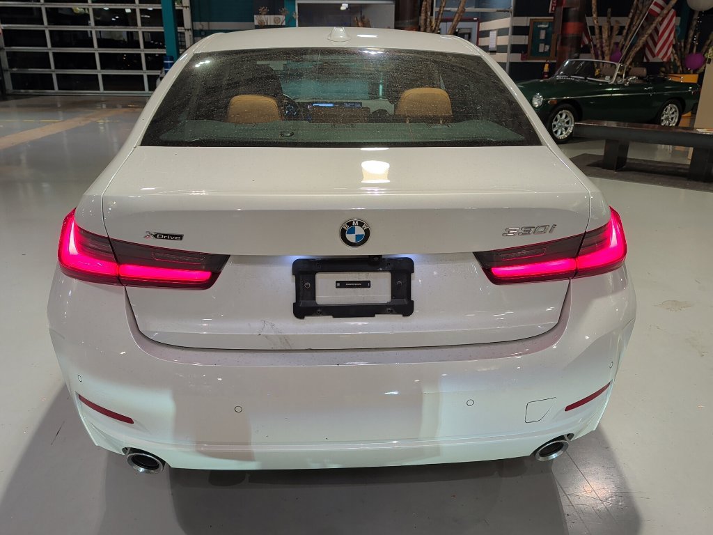 Certified 2023 BMW 330i xDrive Sedan w/ Premium Package AWD/4WD image 10