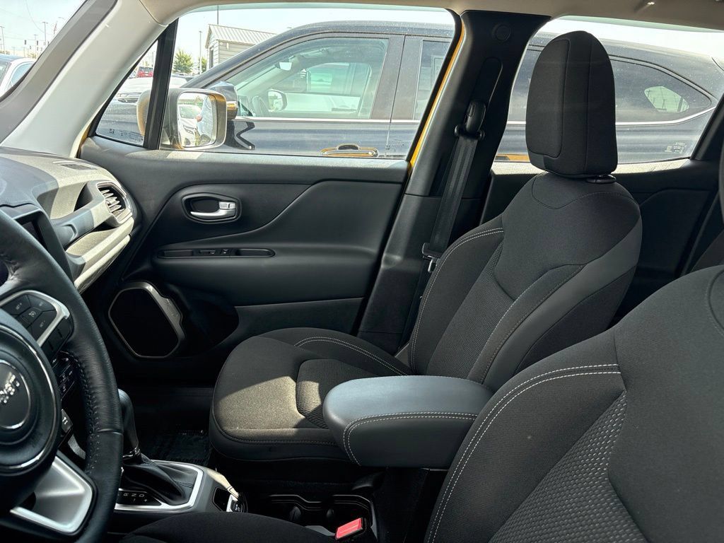Used 2023 Jeep Renegade Latitude w/ Premium Group AWD/4WD image 20