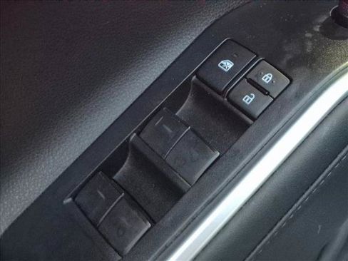 Used 2023 Toyota Highlander XLE FWD image 9