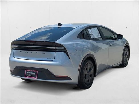 New 2026 Toyota Prius Plug-In Hybrid FWD image 5