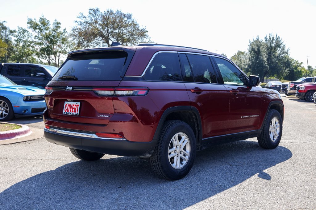 Used 2023 Jeep Grand Cherokee Laredo RWD image 6