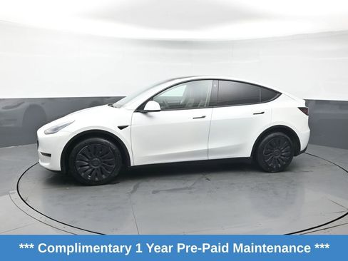 Used 2021 Tesla Model Y Long Range image 2