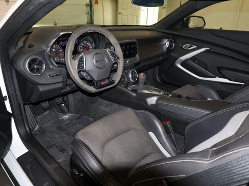 Used 2019 Chevrolet Camaro SS RWD image 21