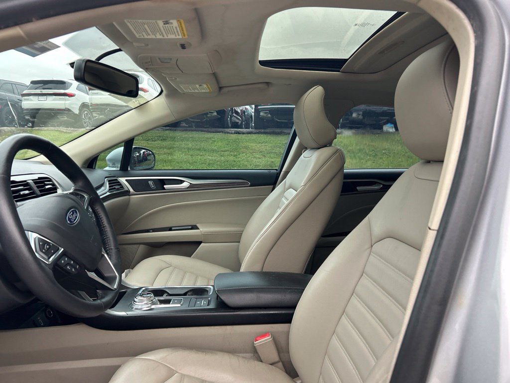 Used 2018 Ford Fusion SE w/ Equipment Group 602A FWD image 9