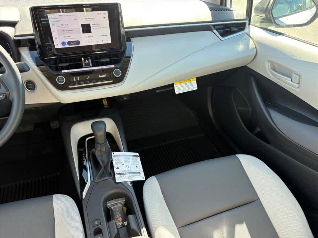 Used 2027 Toyota Corolla LE FWD image 5