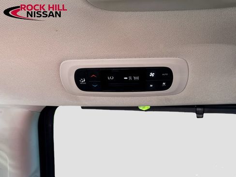 Used 2023 Chrysler Pacifica Touring-L FWD image 27