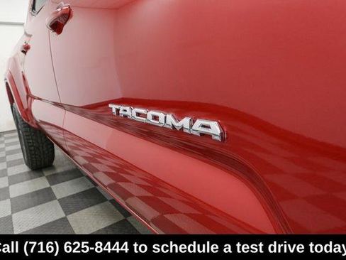 Used 2017 Toyota Tacoma TRD Sport image 7